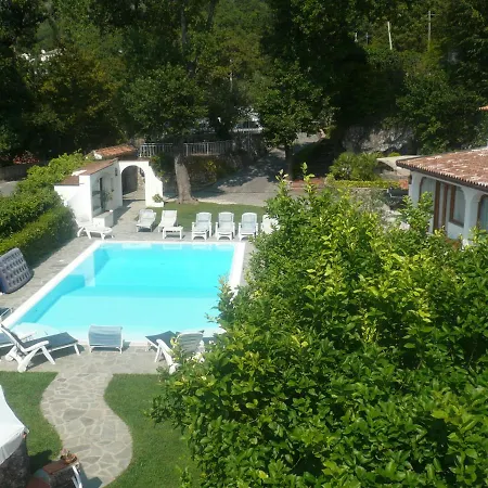 Villa Sleeps 6 Pool Wifi